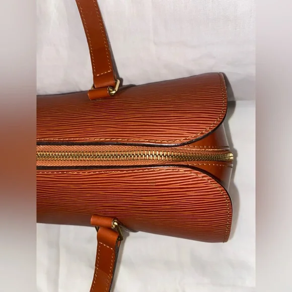 Louis Vuitton Cognac Leather Shoulder Bag with Barrel Design - Picture 8 of 16